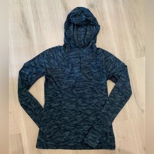 EUC Lululemon lightweight half zip